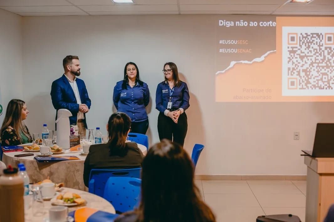 Coffe Tri Juntos Conecta