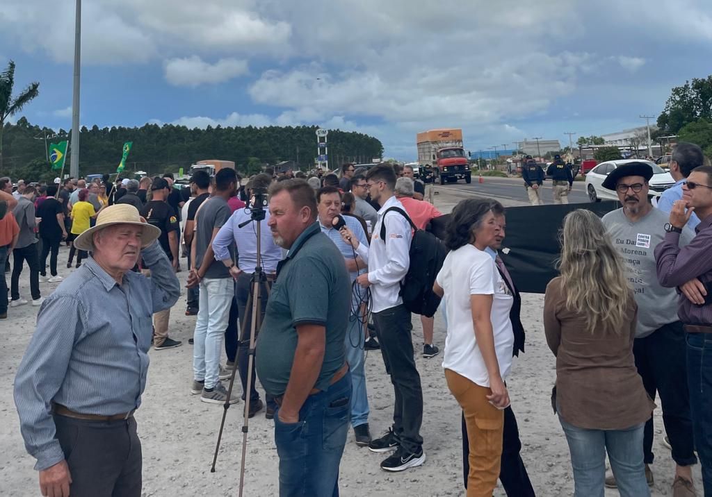 ATO DE MANIFESTAÇÃO CONTRA O PEDÁGIO MAIS CARO DO BRASIL