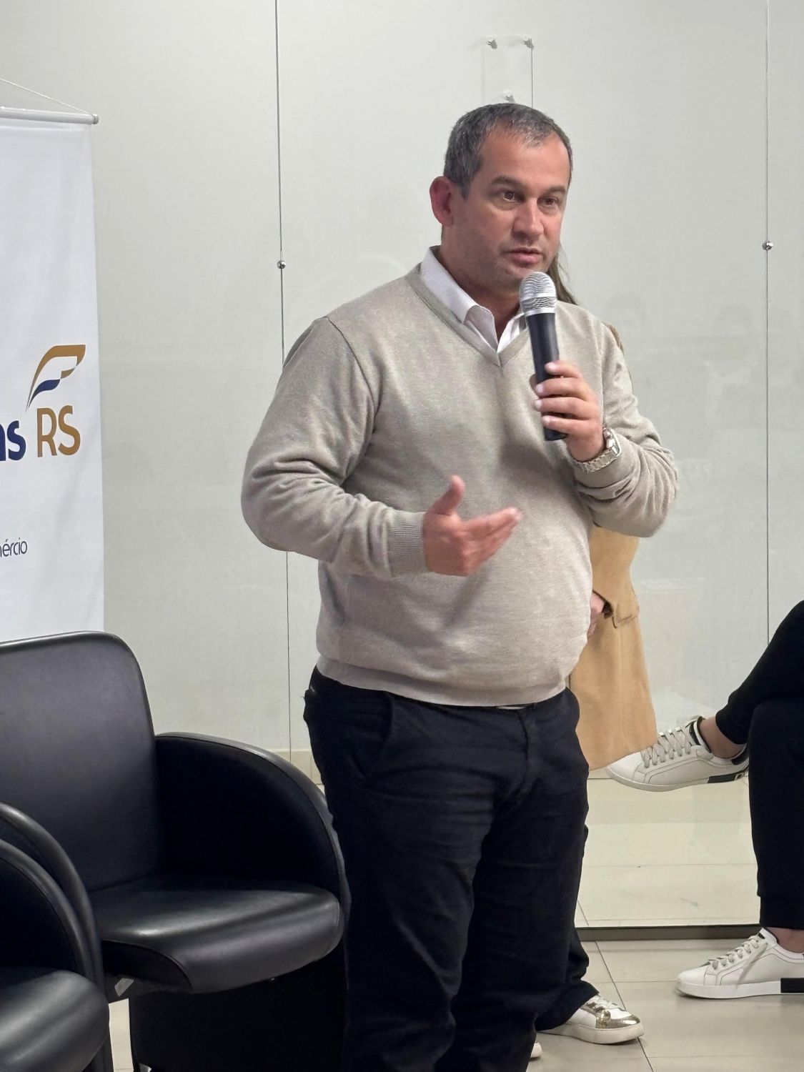 Workshop Inova Varejo reúne empresários e estudantes em Camaquã