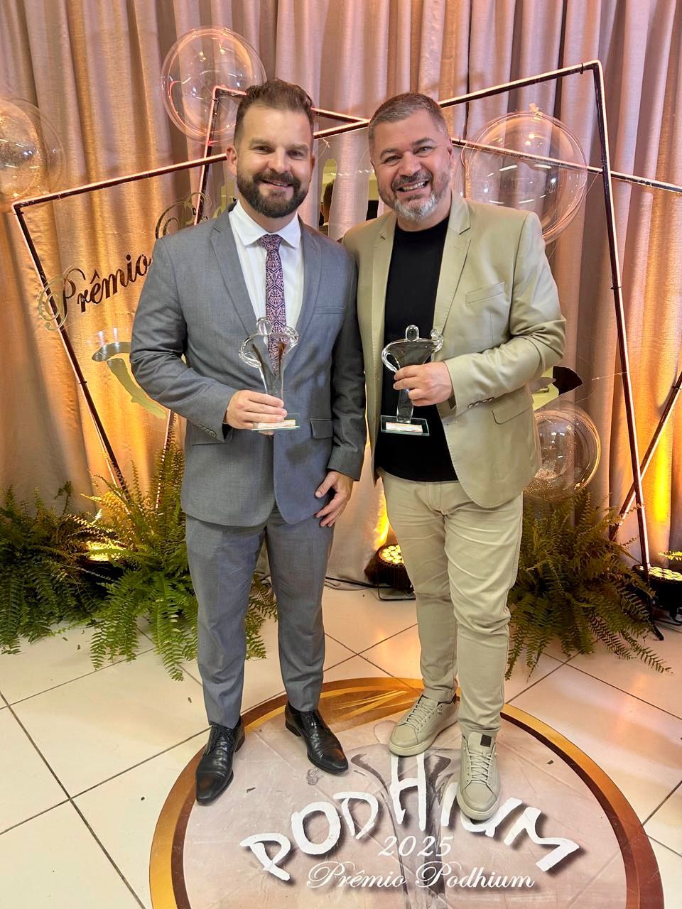 Presidente do Sindilojas Costa Doce recebe Prêmio Podhium 2025 como Personalidade Sindical